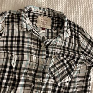 Blue, black, white flannel | closet essential 🤪 | basic | preppy | long sleeve